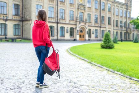 Ucieczka, ale przed czym? – Bullying jako przyczyna nieobecności w szkole