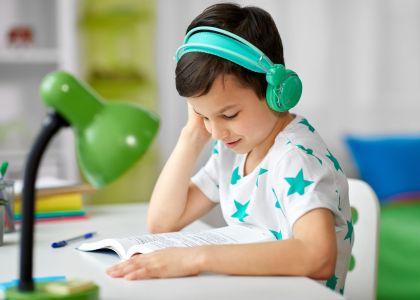 Samotność nie zawsze wygląda tak samo – jak czują ją nastolatki z autyzmem i ADHD